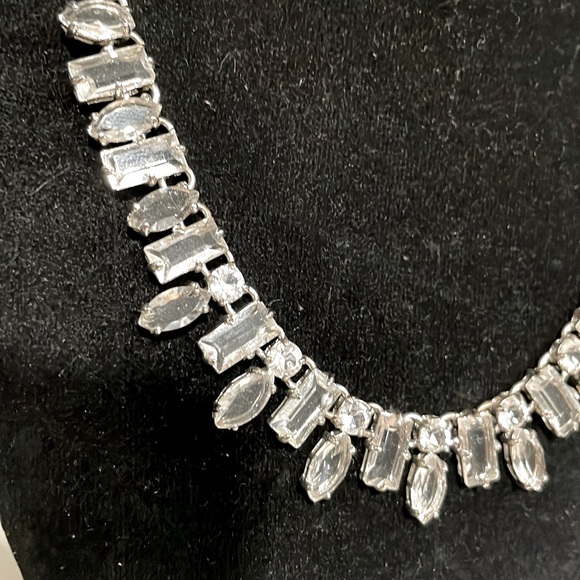 KATE SPADE CRYSTALS ELEGANT NECKLACE. - Picture 4 of 7